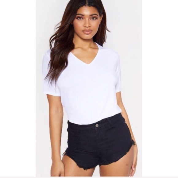 PrettyLittleThing Frayed Hem Denim Shorts - Picture 2 of 7